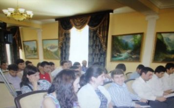 Обсуждая насущные проблемы