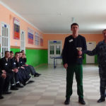 Состязались в отжиманиях