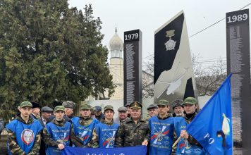 Почтили героев