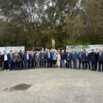 В дыханье города и шелесте листвы…